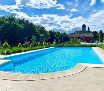 Wunderbares EFH mit 2 Wohnungen im Piemont. Großer Pool – Modernste Energietechnik – Bestzustand!, 12070 Perletto (Italien), Zweifamilienhaus