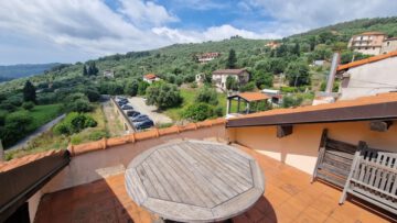 Ligurien – Ortszentral und ruhig – Historische 3,5 Zi. ETW mit Dachterrasse. Nur 6 KM nach Imperia!, 18100 Imperia (Italien), Etagenwohnung