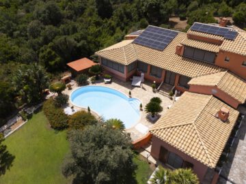 Sardinien/Cagliari -Traumhafte Villa mit Meerblick, Pool und Gästebereich. Top-Modernisiert 2024!, 09012 Poggio Dei Pini (Italien), Villa